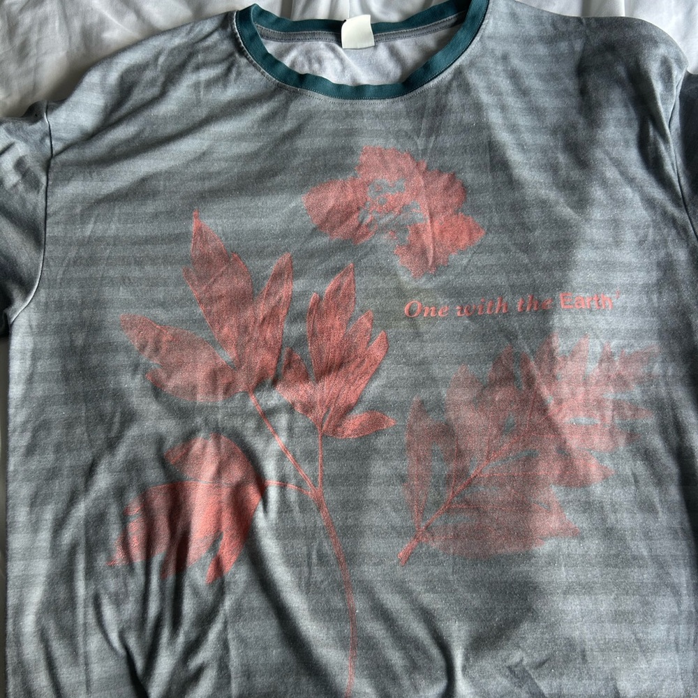 Urban Outfitters Gray and Pink Leaf Graphic Tee